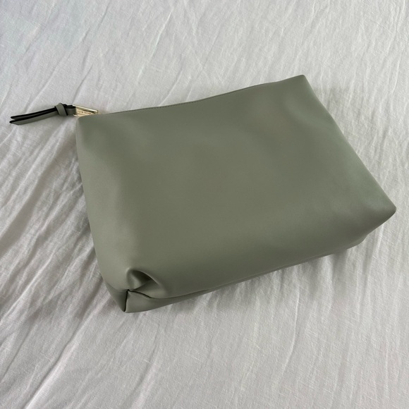 NEW Steve Madden large faux leather pouch - Picture 1 of 4